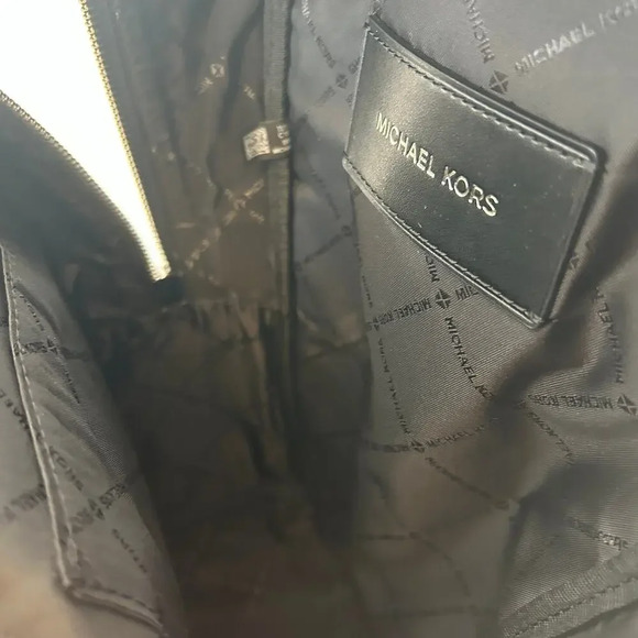 Michael Kors MK Cooper Logo Sling Pack Black - Picture 7 of 9